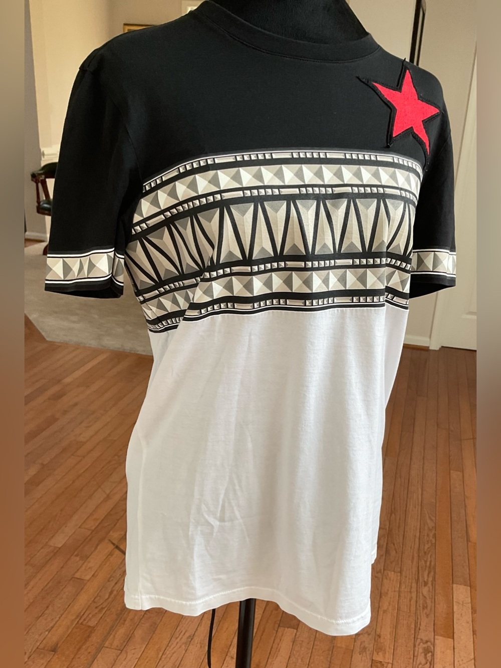 GIVENCHY Tribal Star T-Shirt with geometric design and Star M/S - Picture 3 of 10